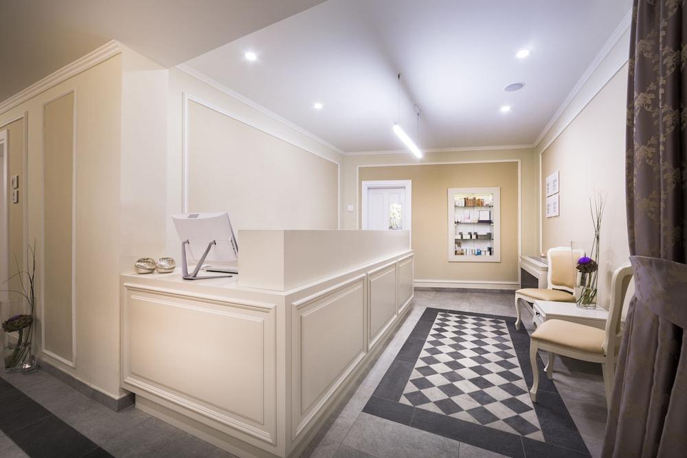 - Liburnia Hotel