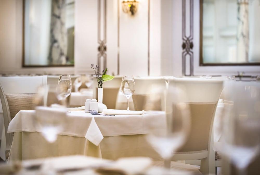 - Liburnia Hotel